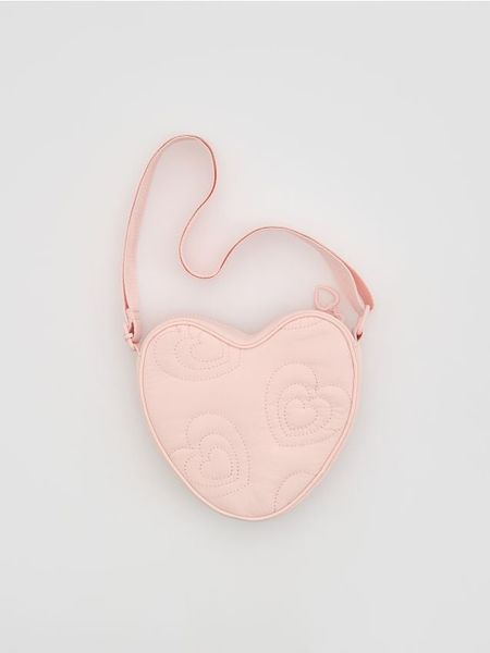 Torebka serduszko - pastelowy róż. Czerwone torby i plecaki dziecięce Reserved, z materiału, małe. W wyprzedaży za 29.99 zł.