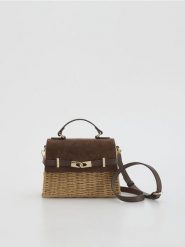 Pleciona torebka handmade - brązowy. Brązowe torebki do ręki damskie Reserved, bez wzorów, z materiału, bez dodatków. Za 139.99 zł.