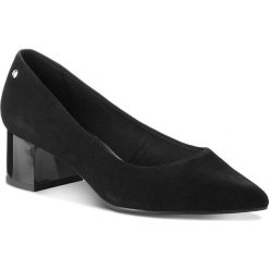 Półbuty TOMMY HILFIGER - Elevated Suede Mid Heel Pump FW0FW03390 Black 990. Czarne półbuty damskie Tommy Hilfiger, z materiału. W wyprzedaży za 439.00 zł.