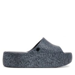 Klapki Melissa. Czarne klapki damskie Melissa, bez wzorów, bez obcasa. Za 349.99 zł.