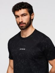 Koszulka męska bawełniana z nadrukiem na całej powierzchni i "ombre" na klatce piersiowej - czarna V1. Czarne t-shirty męskie Ombre Clothing, m, bez wzorów, z bawełny, bez kołnierzyka. W wyprzedaży za 29.99 zł.