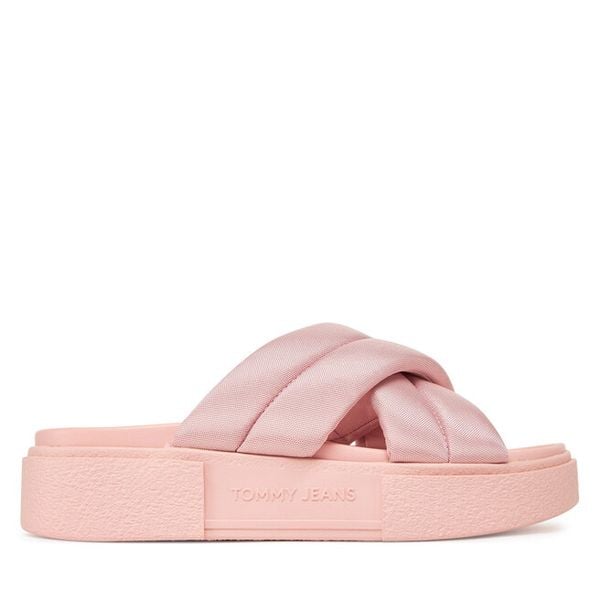 Klapki Tommy Jeans. Czerwone klapki damskie Tommy Jeans, bez wzorów, z jeansu, bez obcasa. Za 159.99 zł.