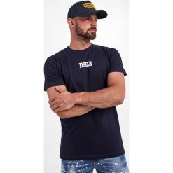 T-shirt DSQUARED2. T-shirty męskie Dsquared2, m, bez wzorów, bez kołnierzyka. W wyprzedaży za 930.30 zł.