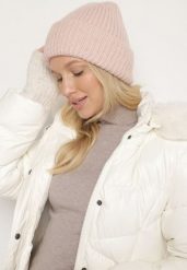 Różowa Prążkowana Czapka Beanie z Wiskozą i Metaliczną Nicią Temiala. Czerwone czapki i kapelusze damskie Born2be, bez wzorów, z materiału, eleganckie. Za 39.99 zł.