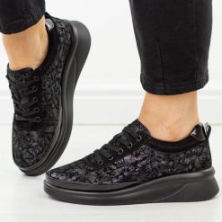 Czarne mlt skórzane półbuty damskie Filippo Dp8097/26. Czarne półbuty damskie Filippo, na jesień, z aplikacjami, z jeansu, casualowe, z okrągłym noskiem, bez obcasa, na koturnie, bez zapięcia. Za 259.00 zł.