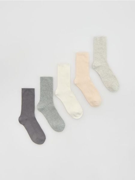 Długie skarpetki 5 pack - ciemnoszary. Szare skarpety damskie Reserved, bez wzorów. Za 49.99 zł.