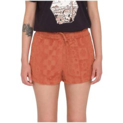 Spodenki turystyczne damskie Volcom Sunny Wild Terry. Brązowe szorty damskie Volcom, bez wzorów, z bawełny. W wyprzedaży za 115.00 zł.