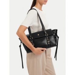 Torebka Beverly Hills Polo Club. Czarne torebki do ręki damskie Beverly Hills Polo Club, bez wzorów, klasyczne, bez dodatków. Za 299.99 zł.