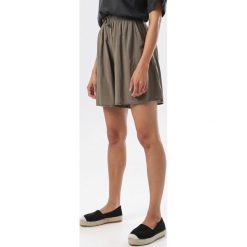 Ciemnozielone Szorty Merella. Zielone szorty sportowe damskie Born2be, bez wzorów, z koronki, sportowe. Za 29.99 zł.