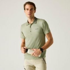 Męska koszulka polo Maverik ze stretchem. Zielone koszulki polo męskie Regatta, m, bez wzorów, z dzianiny, bez ramiączek. Za 89.99 zł.