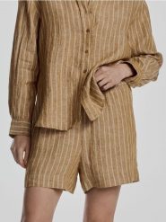 Lniane szorty w paski - warm olive. Zielone szorty damskie Reserved, l, bez wzorów. W wyprzedaży za 119.99 zł.