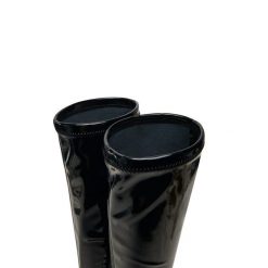 Kozaki LOVE MOSCHINO. Czarne kozaki damskie Love Moschino, bez obcasa, na szpilce. Za 1,379.00 zł.