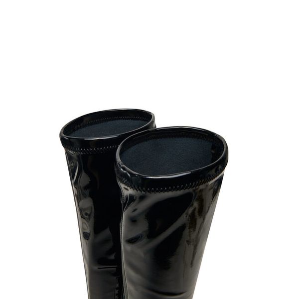 Kozaki LOVE MOSCHINO. Czarne kozaki damskie Love Moschino, bez obcasa, na szpilce. Za 1,379.00 zł.