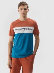 4F T-shirt z nadrukiem męski - brązowy S. Brązowe koszulki sportowe męskie 4f, m, bez wzorów, z bawełny, klasyczne, bez kołnierzyka. W wyprzedaży za 39.99 zł.