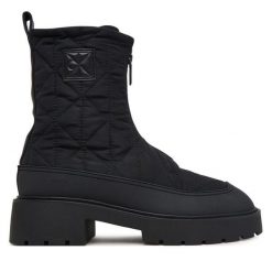 Botki Calvin Klein. Brązowe botki damskie Calvin Klein, bez obcasa, na płaskiej podeszwie, bez zapięcia. Za 749.99 zł.