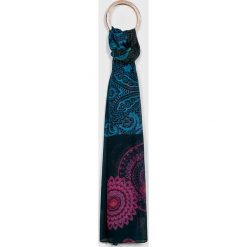 Desigual - Szal. Szare szaliki i chusty damskie Desigual, z poliesteru. Za 149.90 zł.