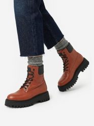 G-Star Raw Trzewiki EO-AYSE-8093-25 Beżowy. Brązowe botki damskie G-Star, ze skóry, retro, bez obcasa, na płaskiej podeszwie, bez zapięcia. Za 479.99 zł.