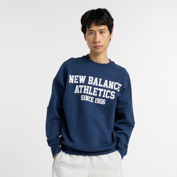 Bluza męska New Balance MT51521NNY – granatowa. Niebieskie bluzy męskie New Balance, m, bez wzorów, z bawełny, bez kaptura. Za 249.99 zł.