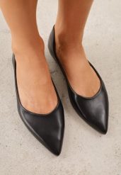 Czarne Eleganckie Eleganckie Balerinki z Noskiem w Szpic Abssis. Czarne baleriny damskie Born2be, bez wzorów, z jeansu, biznesowe, bez obcasa. Za 59.99 zł.