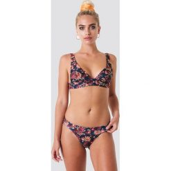NA-KD Swimwear Dół bikini z szerokim paskiem - Blue,Multicolor,Navy. Niebieskie bikini damskie NA-KD Swimwear. Za 60.95 zł.
