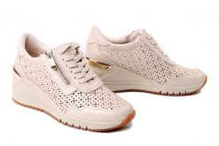 MARCO TOZZI 2-23501-44 40D cream, półbuty damskie. Brązowe półbuty damskie Marco Tozzi, na lato, bez wzorów, ze skóry, bez obcasa, na koturnie, bez zapięcia. Za 349.90 zł.