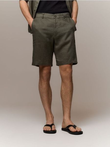 Lniane szorty regular fit - zielony. Zielone szorty męskie Reserved, l, bez wzorów. Za 169.99 zł.