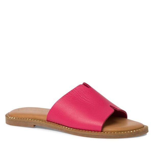 Klapki Tamaris. Pomarańczowe klapki damskie Tamaris, bez wzorów, bez obcasa. Za 180.99 zł.