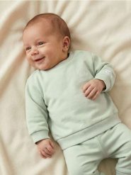 Bawełniana bluza z napisem na plecach - zielony. Zielone bluzy dla niemowląt Sinsay, bez wzorów, z bawełny, bez ramiączek, bez kaptura. Za 11.99 zł.