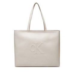 Torebka Calvin Klein Jeans. Torebki do ręki damskie Calvin Klein Jeans, bez wzorów, z jeansu, klasyczne, bez dodatków. Za 319.99 zł.