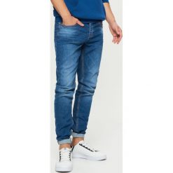 Jeansy COMFORT - Granatowy. Niebieskie jeansy męskie Cropp. Za 119.99 zł.