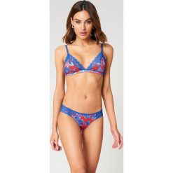 NA-KD Lingerie Satynowe figi z koronką - Blue,Multicolor. Figi damskie marki NA-KD Lingerie. W wyprzedaży za 24.38 zł.