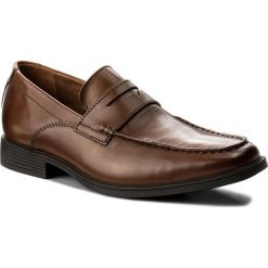 Półbuty CLARKS - Tilden Way 261315767 Tan Leather. Brązowe eleganckie półbuty Clarks, z materiału, eleganckie, bez zapięcia. W wyprzedaży za 219.00 zł.