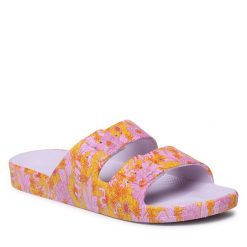 Klapki Freedom Moses. Czerwone klapki damskie Freedom moses, bez wzorów, bez obcasa. Za 179.99 zł.