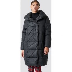 NA-KD Trend Kurtka watowana z szerokim kołnierzem - Black. Kurtki damskie marki NA-KD Trend. Za 283.95 zł.