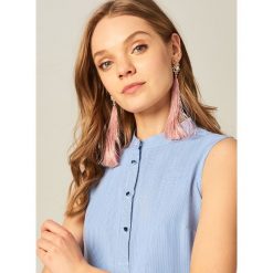Zwiewny top z zapięciem przy dekolcie - Niebieski. Bluzki damskie marki Mohito. W wyprzedaży za 39.99 zł.