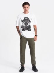 Spodnie męskie z kieszeniami cargo i ściągaczem na dole nogawki - ciemnooliwkowe V1 OM-PACG-0189 - XXL. Zielone spodnie materiałowe męskie Ombre Clothing, l, bez wzorów, z bawełny. W wyprzedaży za 79.99 zł.