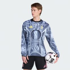 Koszulka Juventus 25/26 Pre-Match Warm. Czarne koszulki sportowe męskie Adidas, bez wzorów, bez kołnierzyka, bez ramiączek, do piłki nożnej. Za 479.00 zł.