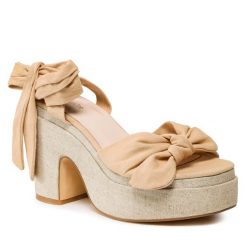 Sandały DeeZee. Brązowe klapki damskie DeeZee, bez wzorów, bez obcasa, na słupku, bez zapięcia. Za 179.99 zł.