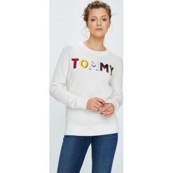 Tommy Hilfiger - Sweter. Szare swetry damskie Tommy Hilfiger, z bawełny, z okrągłym kołnierzem. W wyprzedaży za 429.90 zł.