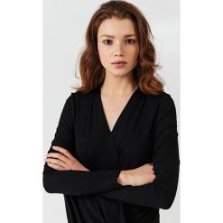 Simple - Bluzka. Bluzki damskie marki Simple, z dzianiny, casualowe. W wyprzedaży za 179.90 zł.