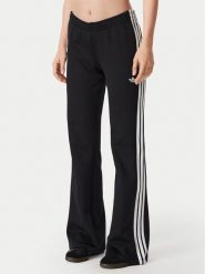 Adidas Spodnie dresowe 3S Flared KQ6424 Czarny Regular Fit. Czarne spodnie dresowe damskie Adidas, l, bez wzorów, z dresówki. Za 329.99 zł.