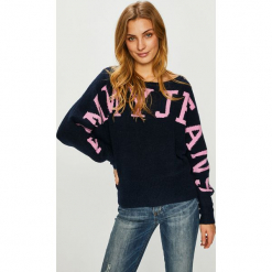 Tommy Jeans - Sweter. Szare swetry damskie Tommy Jeans, z bawełny, z dekoltem w łódkę. Za 539.90 zł.