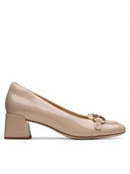 Clarks Czółenka Nyta45 Court 26181319 Beżowy. Brązowe czółenka damskie Clarks, bez wzorów, z lakierowanej skóry, bez obcasa, bez zapięcia. Za 389.99 zł.