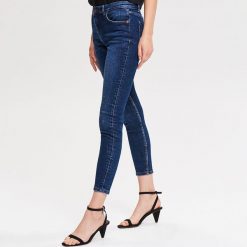 Spodnie slim fit - Granatowy. Spodnie materiałowe damskie marki Reserved. Za 119.99 zł.