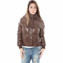 Kurtka w kolorze jasnobrązowym. Brązowe kurtki damskie Just Cavalli, Calvin Klein, Lee, na zimę. W wyprzedaży za 799.95 zł.