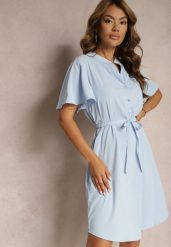 Niebieska Trapezowa Sukienka z Dekoltem Zapinanym na Guziki i Materiałowym Paskiem w Talii Vikiiraes. Niebieskie sukienki damskie Renee, l, bez wzorów, z materiału, eleganckie, bez kołnierzyka, bez ramiączek, midi, trapezowe. Za 109.99 zł.