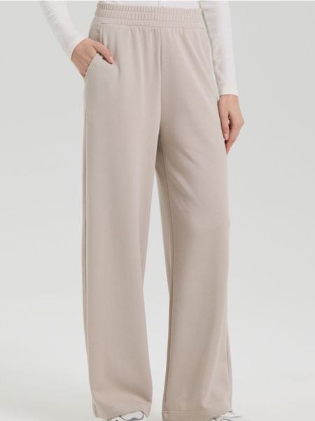 Spodnie z szeroką nogawką - beżowy. Brązowe spodnie materiałowe damskie Sinsay, l, bez wzorów. Za 35.99 zł.