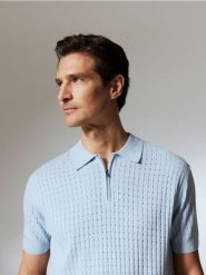 Sweter polo z dodatkiem lnu - jasnoniebieski. Niebieskie swetry przez głowę męskie Reserved, l, bez wzorów, z wiskozy, bez kołnierzyka. Za 139.99 zł.
