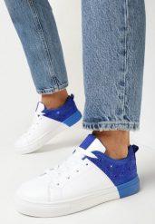 Biało-Niebieskie Sznurowane Sneakersy na Płaskiej Podeszwie z Ozdobnymi Cyrkoniami Gimena. Białe obuwie sportowe damskie Born2be, bez wzorów, z materiału. Za 59.99 zł.