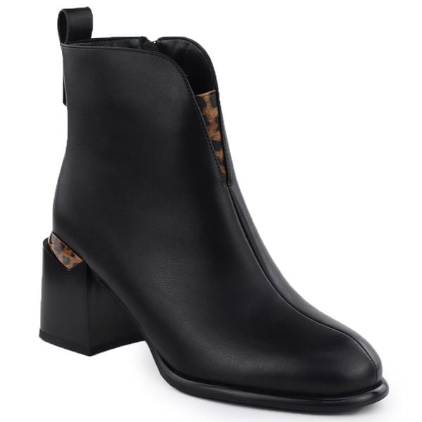Skórzane botki na ozdobnym słupku czarne Vinceza 66811. Czarne botki damskie VINCEZA, ze skóry, eleganckie, bez obcasa, na słupku, bez zapięcia. Za 259.99 zł.